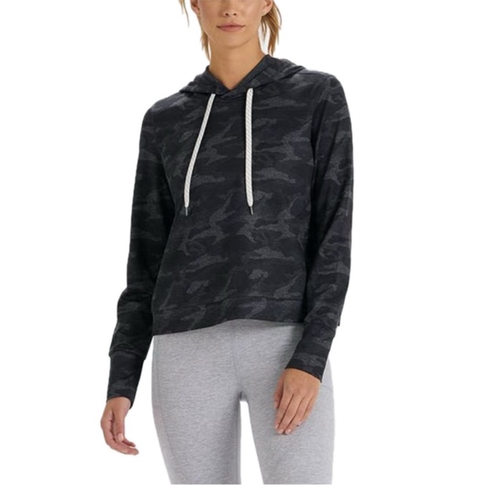 VUORI Halo Essential Pullover Performance Hoodie in Black Camo - Like New